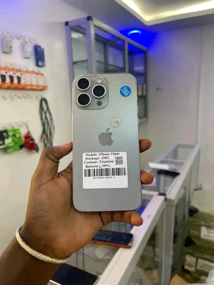 iPhone 15 pro Max 512go