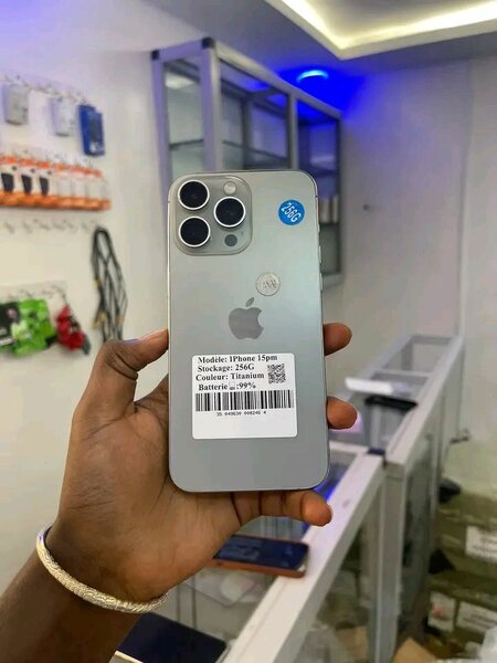 iPhone 15 pro Max 512go