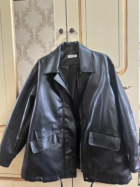 Легкая кожаная куртка