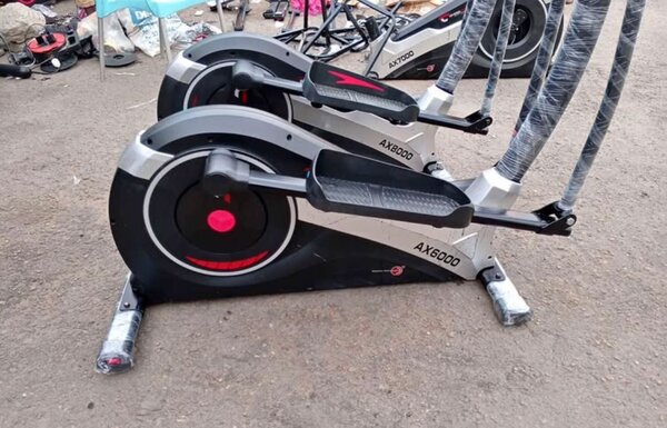 Vélo elliptique AX6000