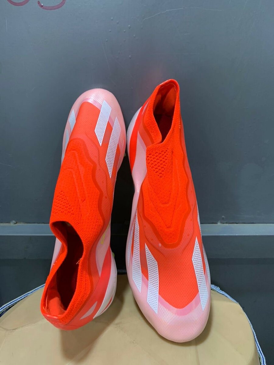 Chaussures de foot disponible à bon prix