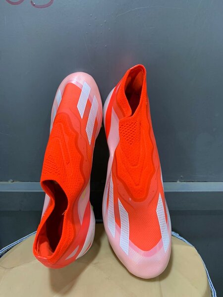 Chaussures de foot disponible à bon prix