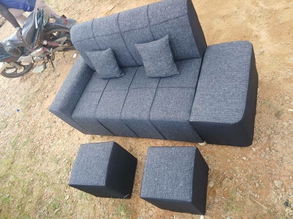 Canapé moderne avec poufs