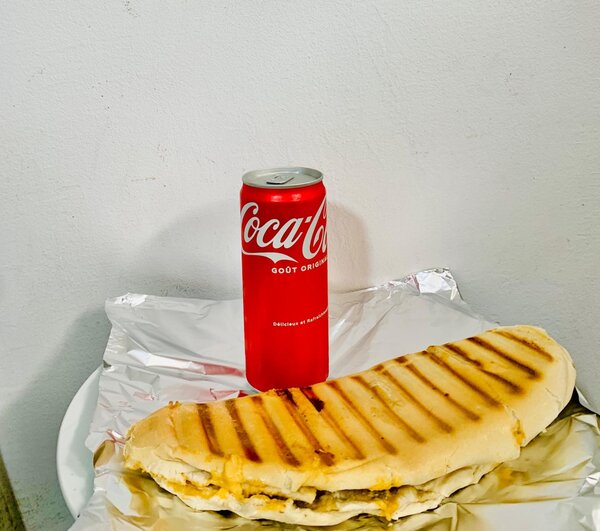 Panini chaud avec boisson