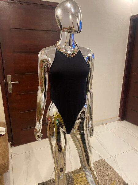 Body noir élégant femme