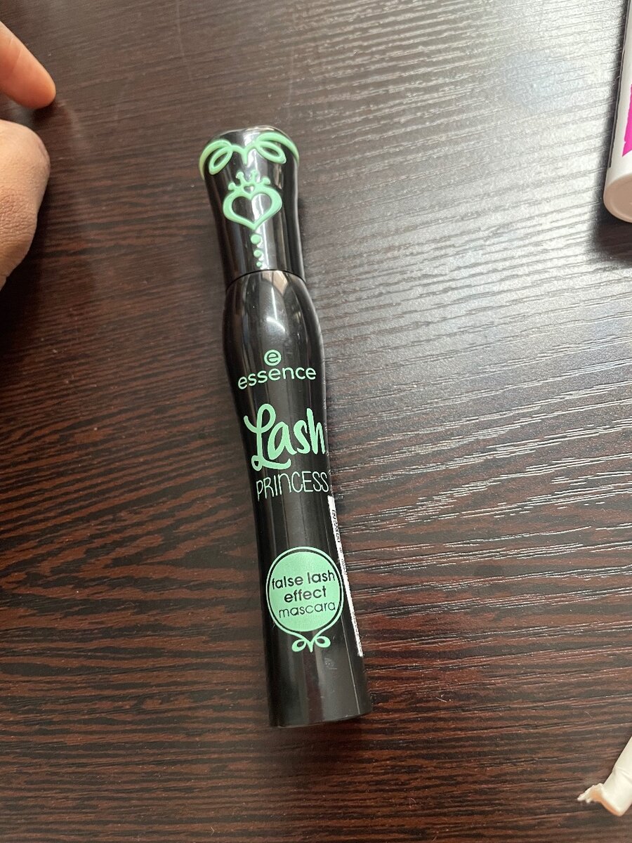 Mascara Volume Extrême Essence