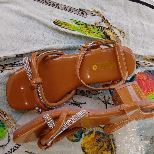 Sandales brillantes femme