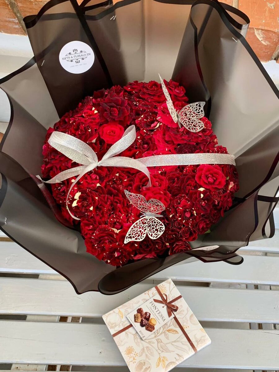 Bouquet with roses and sweets