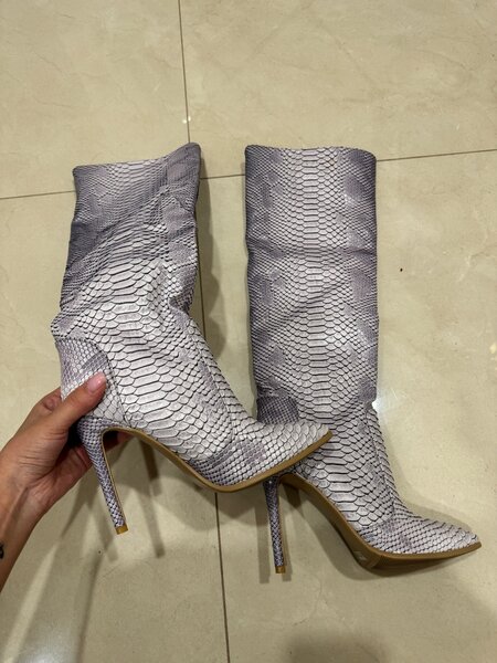 Стильные сапоги женские