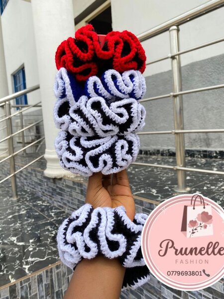 Chaussons en laine crochetés colorés