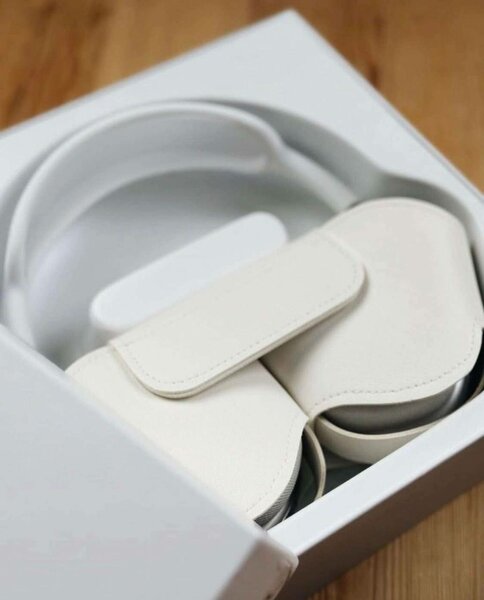 AIRPODS MAX