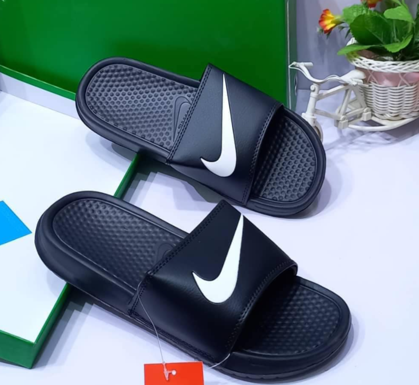 NIKE SLIDES