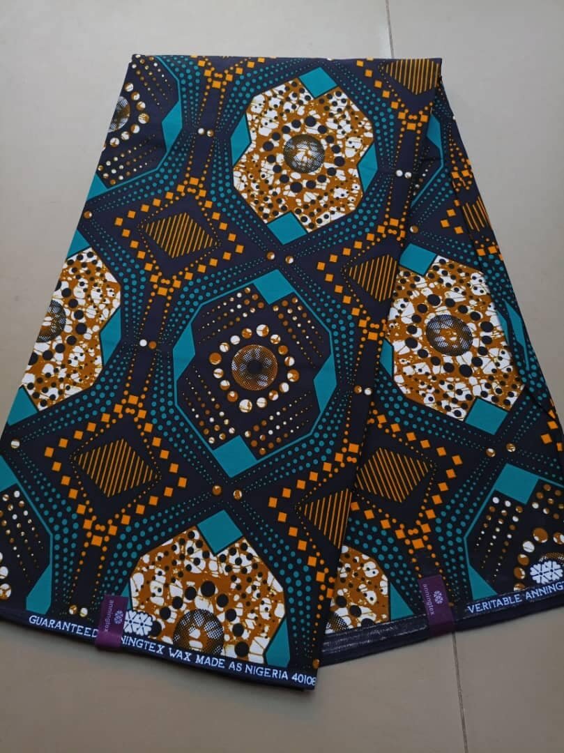 Fabric with a  print of 6 meters