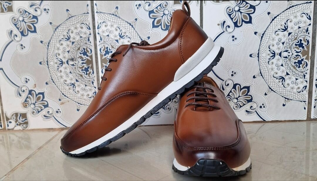 Chaussures en cuir marron élégantes