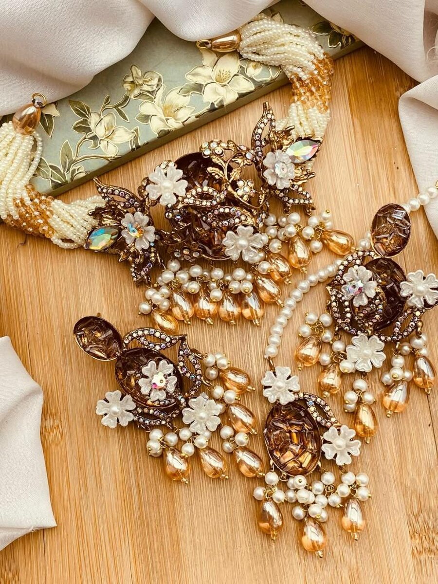 Ladies wedding set Necklace and earrings