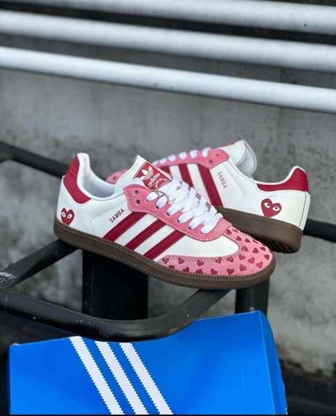 Sneakers tendance rouges et blanches