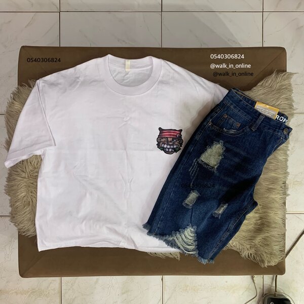 Crop top and short jeans