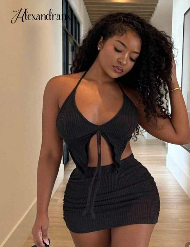 Robe dos nu élégante femme