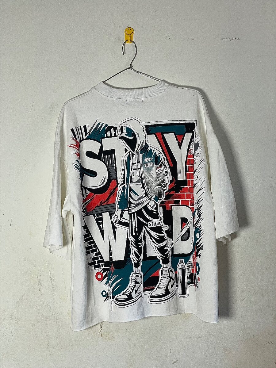 T-shirt graphique "Stay Wild"