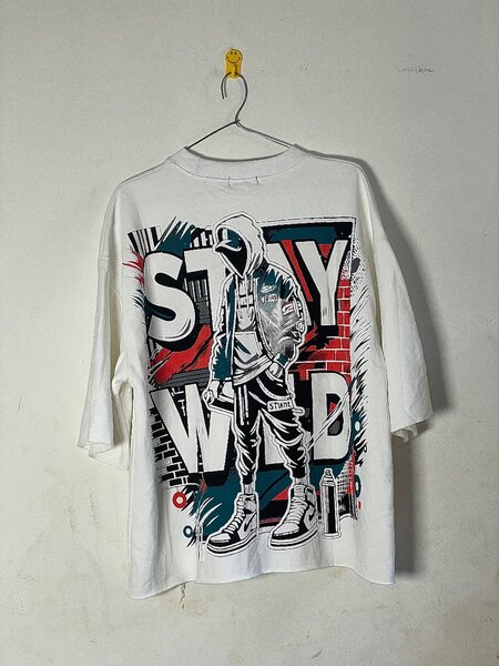 T-shirt graphique "Stay Wild"