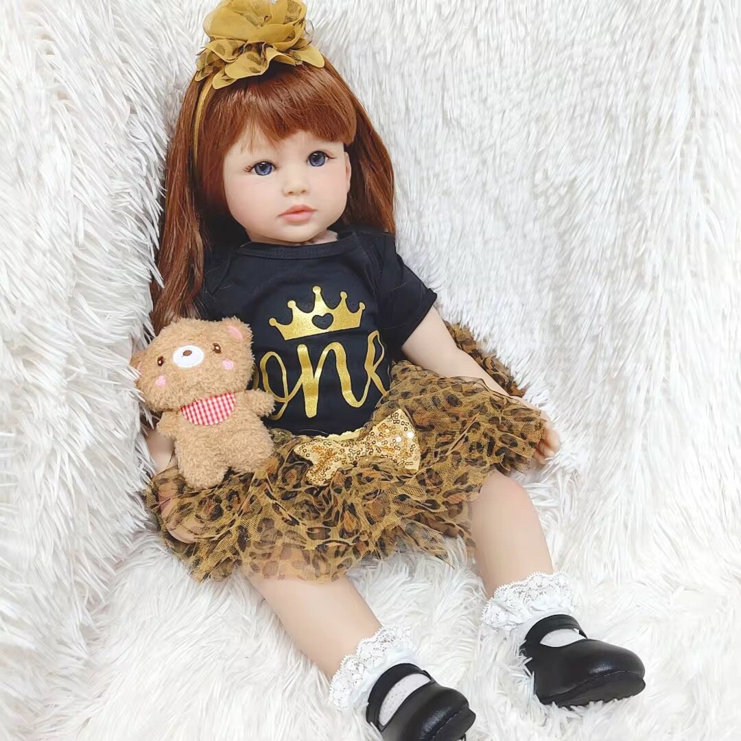 Poupée réaliste bébé fille