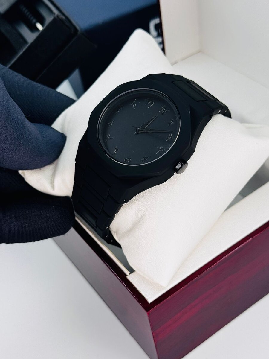 Montre Noire Minimaliste