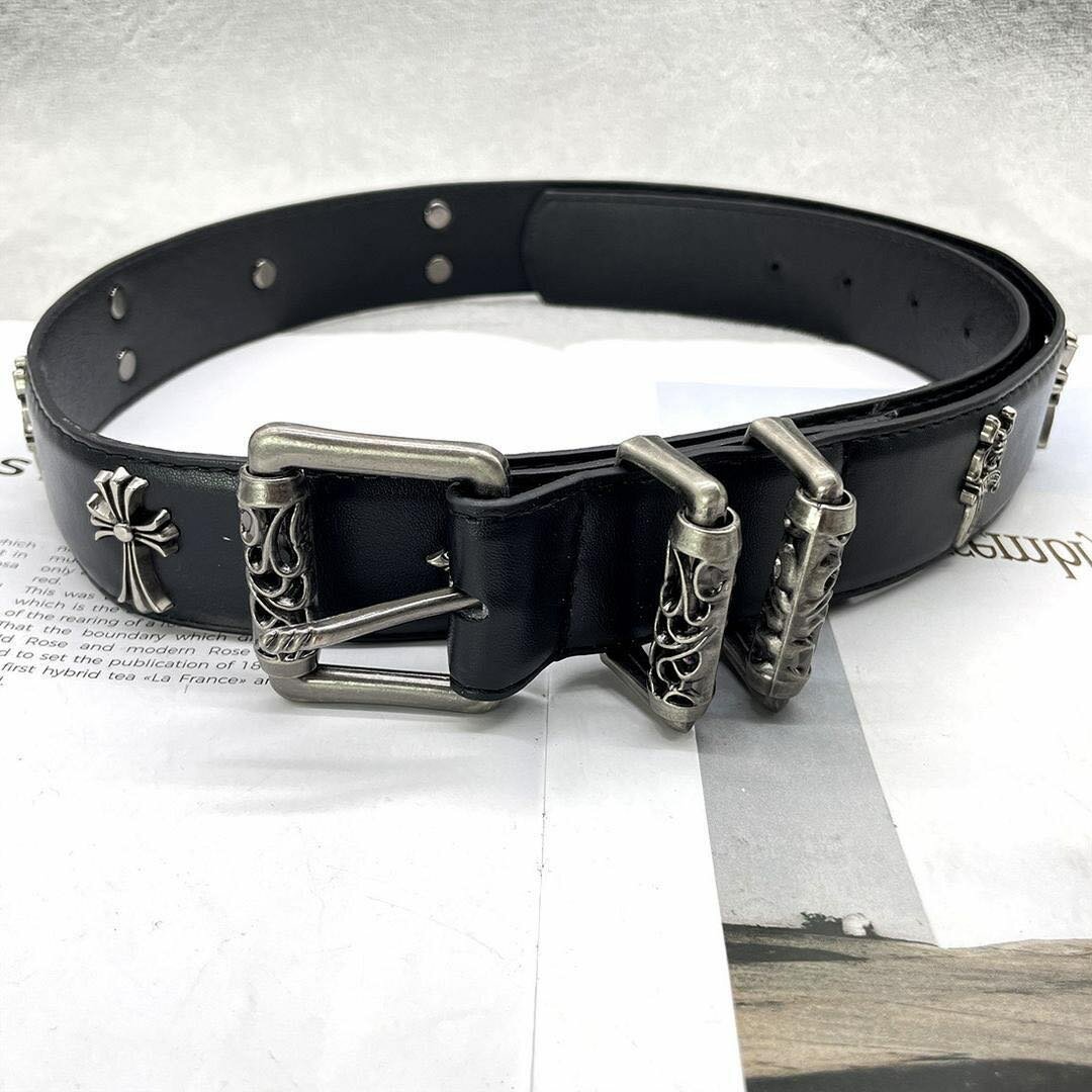 Ceinture en cuir noir cloutée