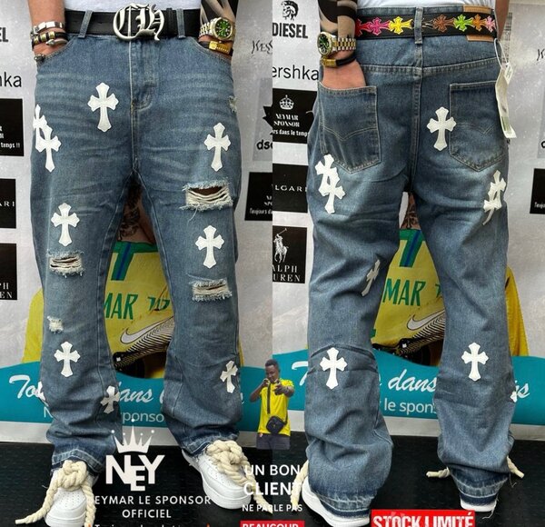 Jean décontracté avec croix