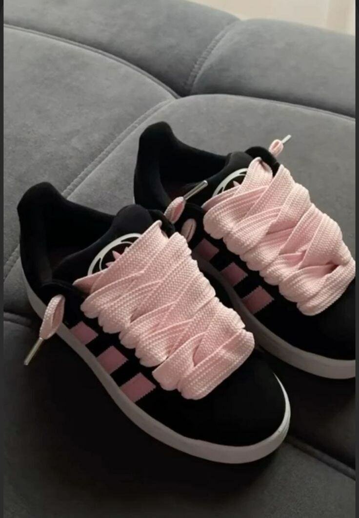 Baskets noires et roses tendance