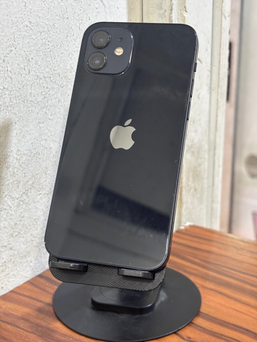 iPhone 12 128gb ( vendu avec reçu )