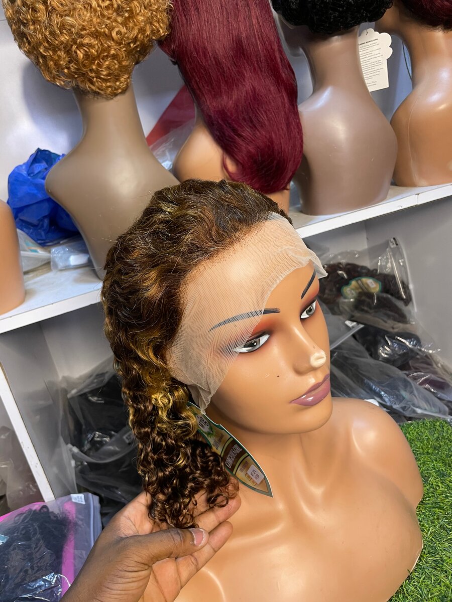 Perruque bouclée en dentelle frontale