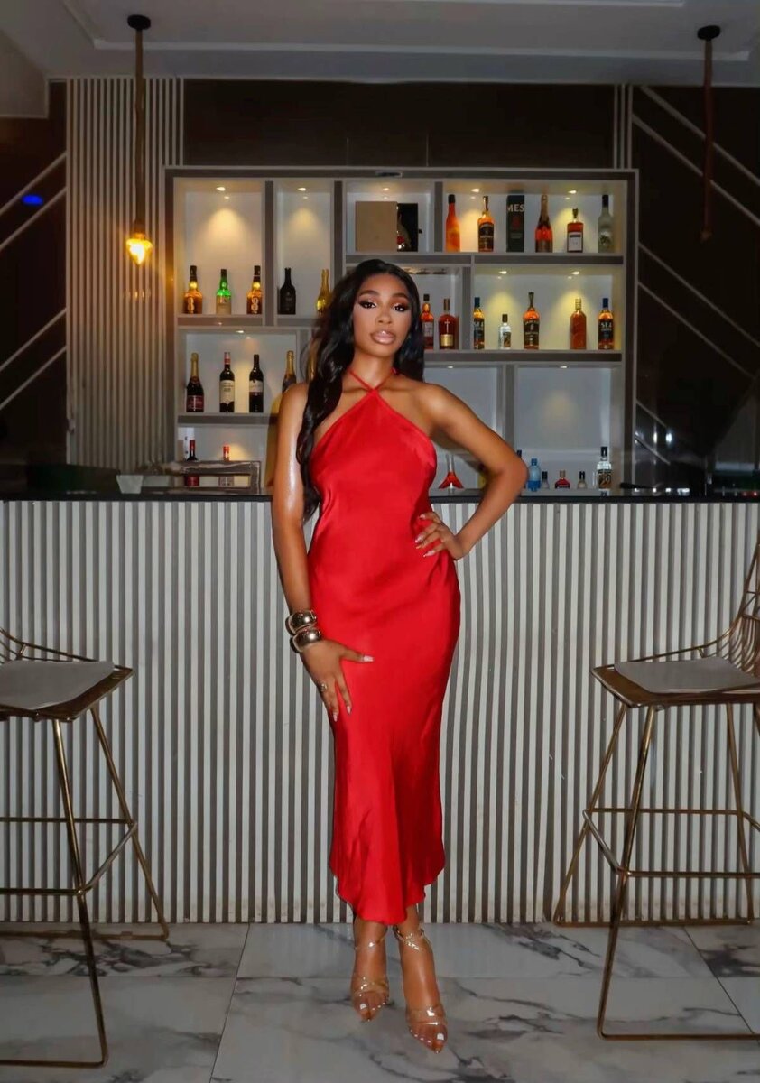 Robe rouge élégante soirée