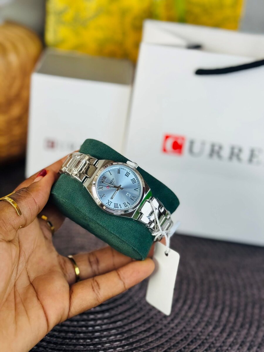 Montre élégante en acier inoxydable