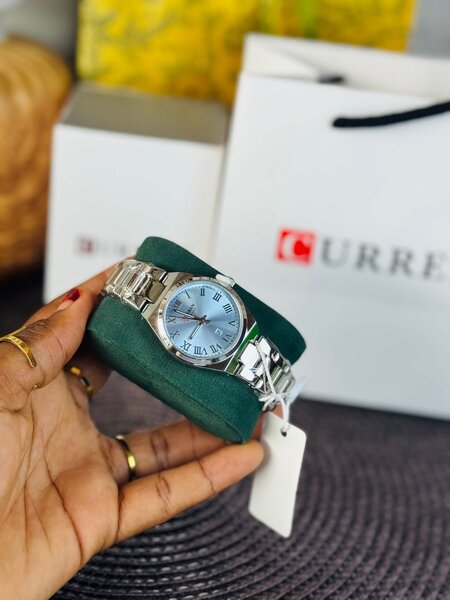 Montre élégante en acier inoxydable