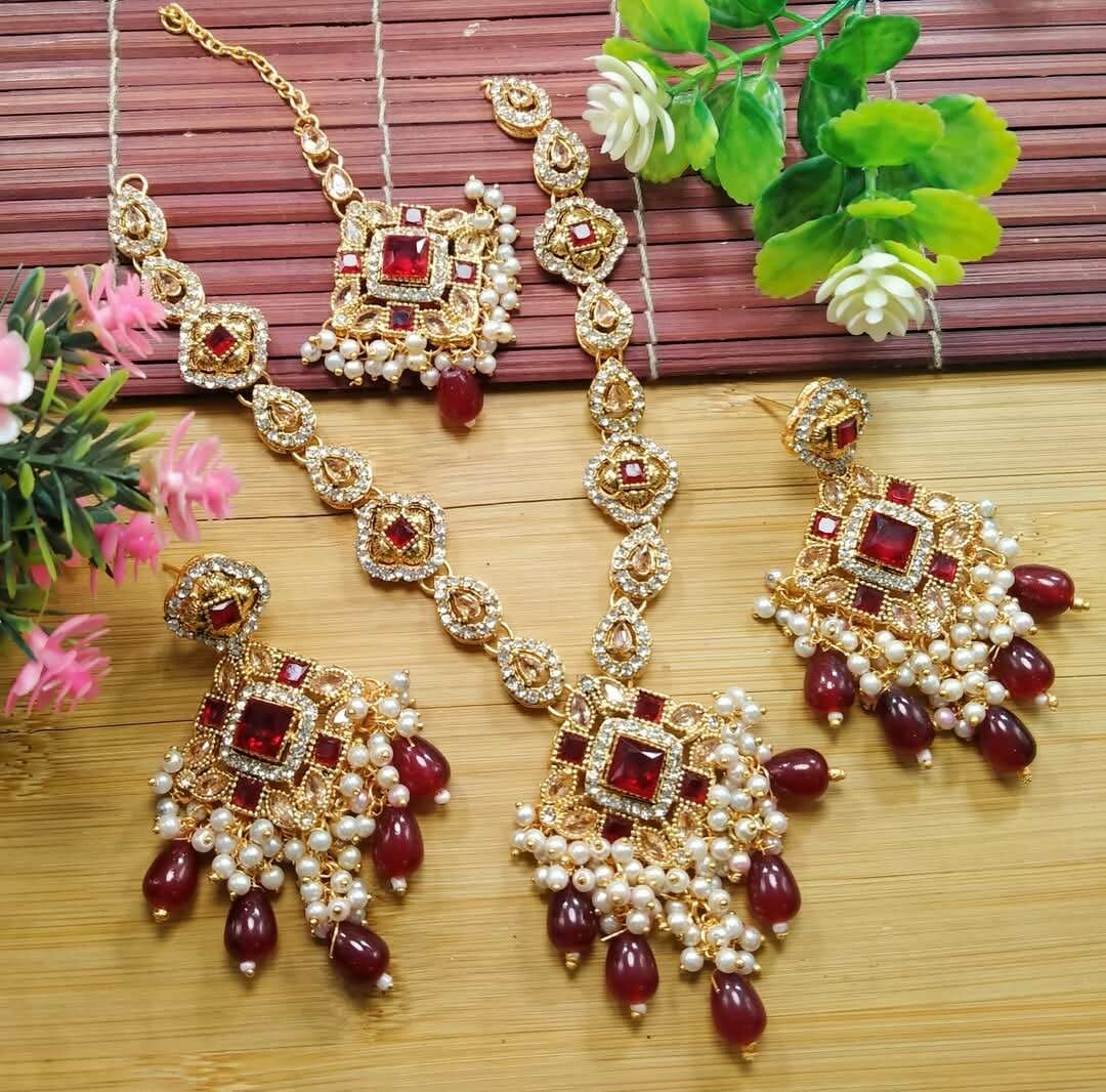 Ladies wedding set Necklace and earrings