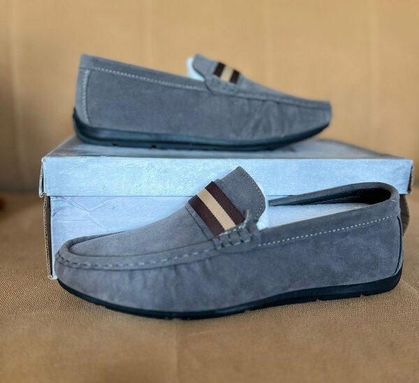 Moccasin en daim gris