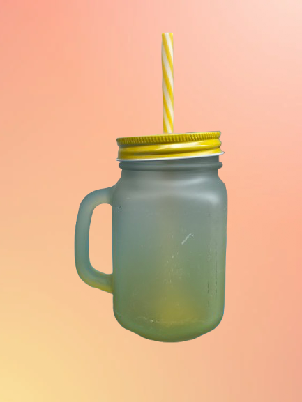 Tasse en verre avec paille