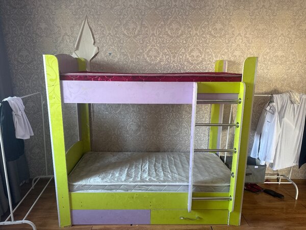 Двухъярусная кровать