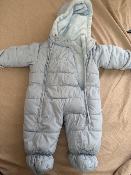 Комбезы осень зима весна , размеры до 12 месяцев .