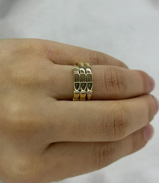 Кольцо Serpenti Viper✨ из желтого золота 14 карат(585пробы), исключительная интерпретация символа безграничных метаморфоз Bulgari✨, привлекающая внимание знаковой гармонией чистой эстетики, обволакивающих форм и харизматичной притягательности✨