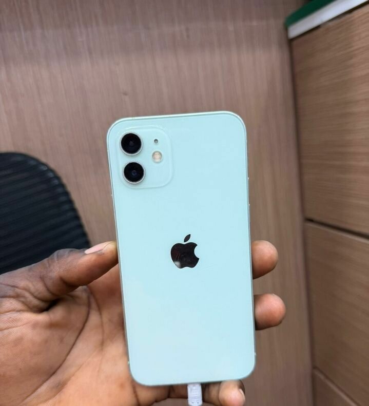 iPhone 12 vert reconditionné
