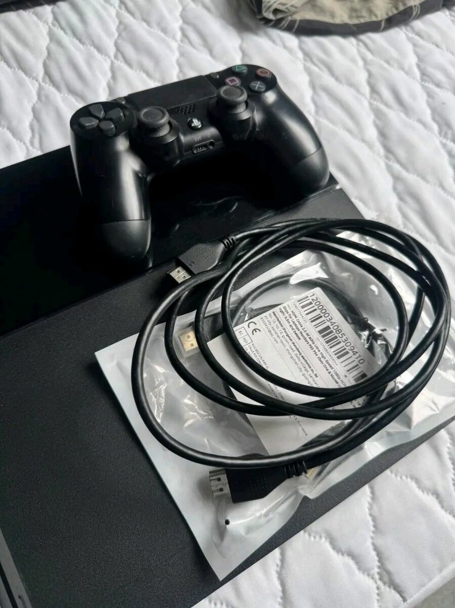 console  Sony PS4 avec Manette