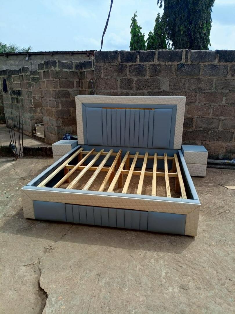 Queen size bed with two side drawers