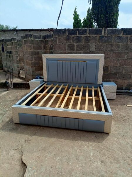 Queen size bed with two side drawers