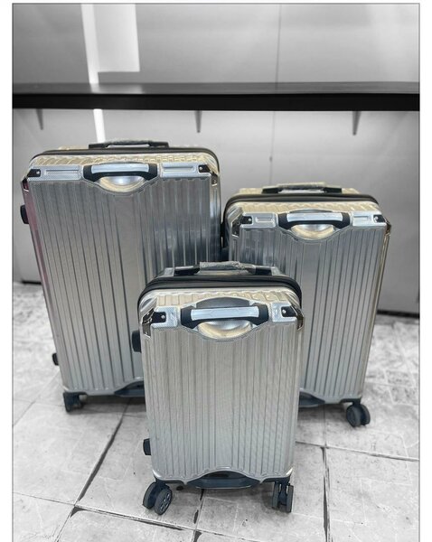 Set de valises rigides argentées