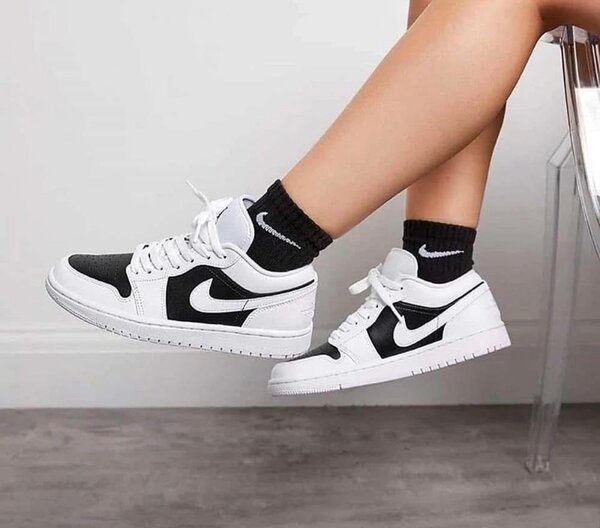 Baskets Nike blanches noires