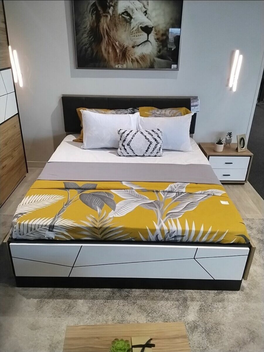 BROLO QUEEN SIZED BED