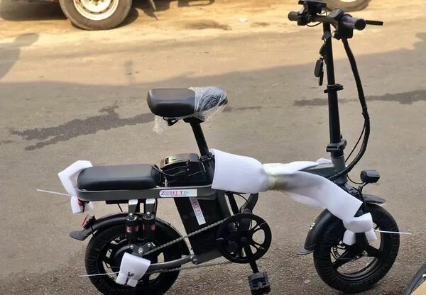 Vélo électrique pliable compact