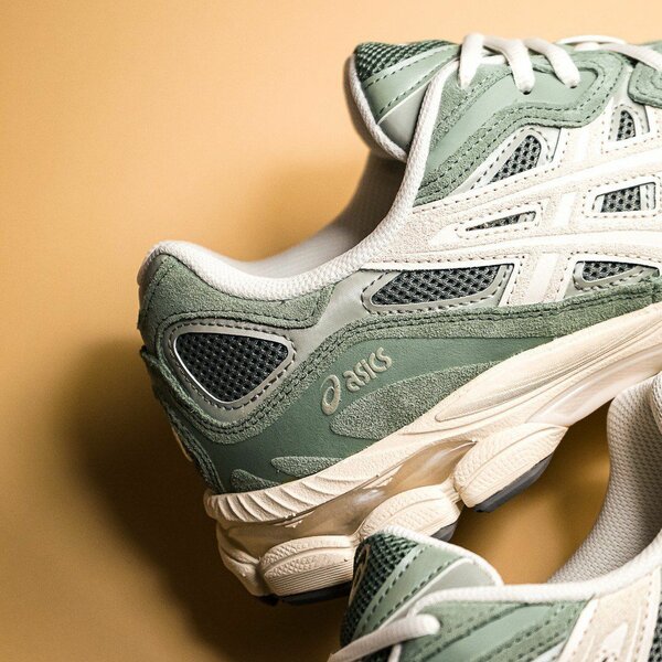 Baskets ASICS Vertes