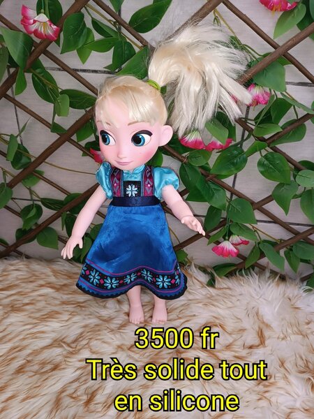 Belle poupée pour les filles